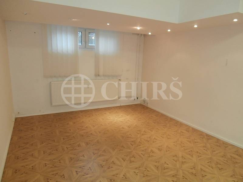 Pronájem nebytového prostoru, kanceláře a příručního skladu, OV, 29,5m2, v ul. Rodopská, P -4  Modřany