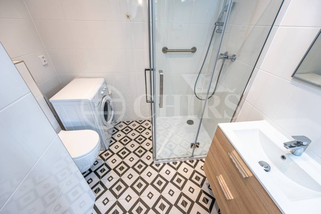 Pronájem bytu 2+1, 43m2, šatna, sklep ul. Na Betonce 1361/3, Praha 5 - Radotín