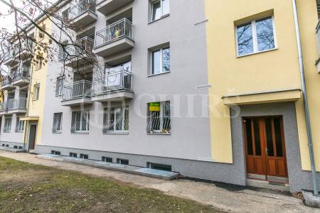 Prodej bytu 1+kk, OV,  23 m2, ul. Na Petřinách 1794/21, Praha 6 - Břevnov