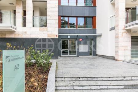Pronájem bytu 2+kk s lodžií a garážovým stáním, OV, 66m2, ul. U Nikolajky 3325/34, Praha 5 - Smíchov