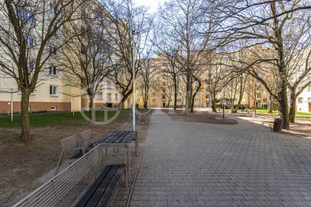 Pronájem bytu 2+1, OV, 57 m2, ul. Na Petřinách 295/58, Praha 6 - Veleslavín.