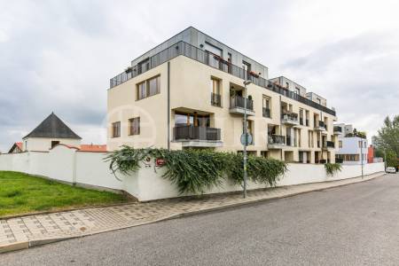 Prodej bytu 4+kk s balkonem a 2x garážovým stáním, OV, 113m2, ul. Za Zámečkem 746/5a, Praha 5 - Jinonice