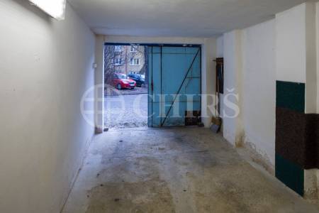 Pronájem garáže, 14m2, ul. Břevnovská, Praha 6 - Břevnov