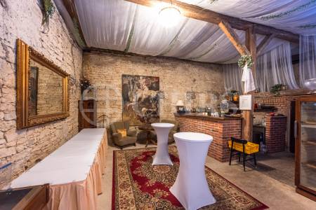 Pronájm multifunkčního  prostoru, OV, 210 m2,ul. Husovo náměstí 10, Hostivice, Středočeský kraj 