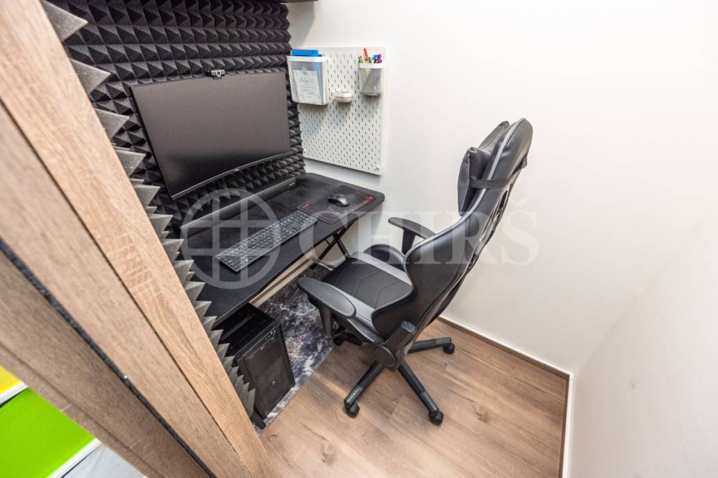 Prodej bytu 3+kk/L, sklep, garáž, OV, cca 100m2 vč. lodžie a sklepa, ul. Sokolovská 1019/312a, P-9
