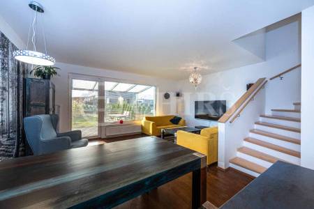 Pronájem rodinného domu 4+kk s terasou, OV, 106m2, ul. Kecova 2861/7, Praha 5 - Stodůlky