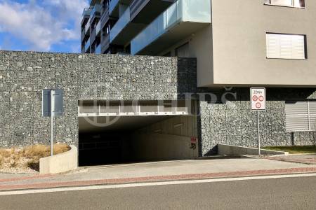 Prodej garážového stání, OV, 12 m2, ul. Pod stolovou horou 975/1, P5 - Jinonice