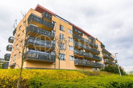 Pronájem bytu 3+kk s terasou a garážovým stáním, OV, 87m2, ul. Melodická 1380/5, Praha 13 - Hůrka