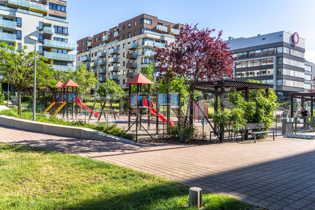 Prodej bytu 2+kk s lodžií a garážovým stáním, OV, 58m², ul. Svitákova 2818/9, Praha 5 - Stodůlky