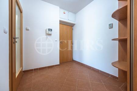 Pronájem bytu 3+kk se dvěma balkony, sklepem a garážovým stáním, OV, 94m2, ul. Schwarzenberská 708/2, Praha 5 - Jinonice