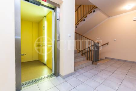 Pronájem bytu 2+kk, OV, 60m2, ul.  Za Zámečkem 744/11, Praha 5 - Jinonice