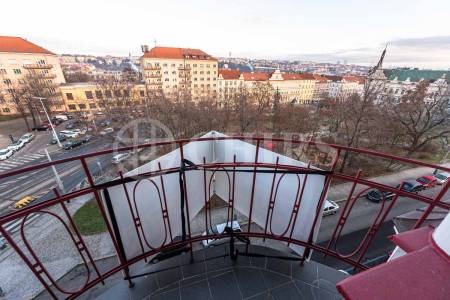 Pronájem bytu 3+kk s balkonem, OV, 80m2, ul. náměstí Generála Kutlvašra 584/7, Praha 4 - Nusle