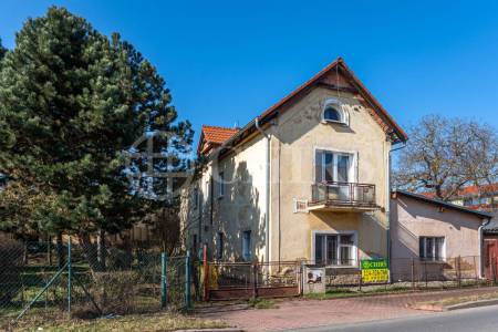 Prodej vícegeneračního rodinného domu větší než 5+1, OV, 220m2, ul. Kopaninská 62, Praha – západ, obec Ořech 