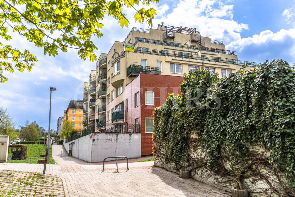 Pronájem bytu 4+kk, 111,2 m² s velkou terasou, lodžií a garáží, ul. Voskovcova 1130/26, Praha 5 - Barrandov