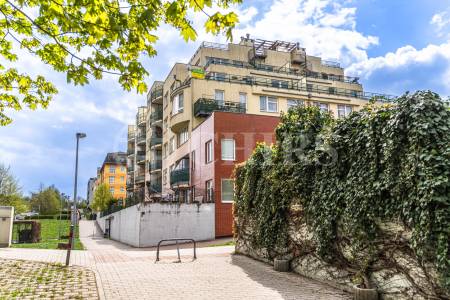 Pronájem bytu 4+kk, 111,2 m² s velkou terasou, lodžií a garáží, ul. Voskovcova 1130/26, Praha 5 - Barrandov