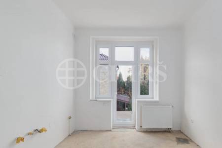Prodej bytové jednotky s pochozí střechou 2+1, OV, 53 m2, ul. Za Vokovickou vozovnou 362/19, P- 6