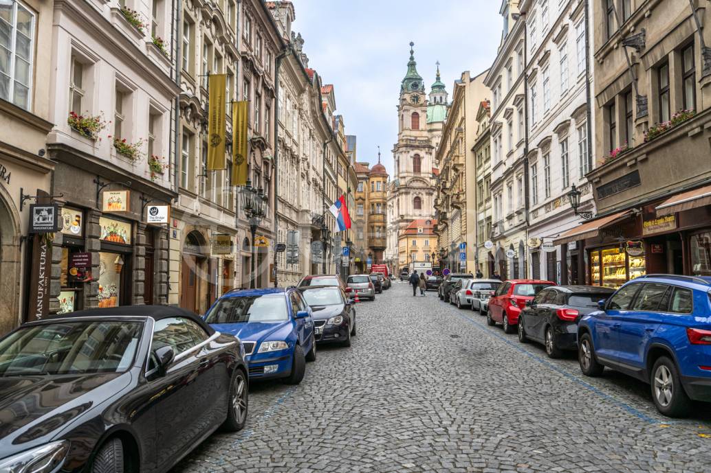 Pronájem  bytu 2+kk s balkonem, 53m2, ul. Mostecká, Praha 1- Malá Strana