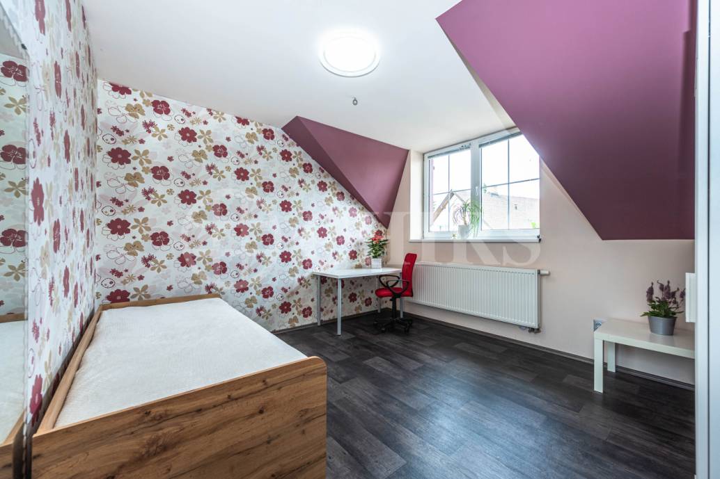 Prodej vícegeneračního rodinného domu s garáží, OV, U Cikánky 370/20, Stodůlky-Praha 5