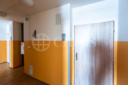 Prodej bytu 2+kk s balkonem, DV, 46 m2, Hněvkovského 1387/2,Praha 11.