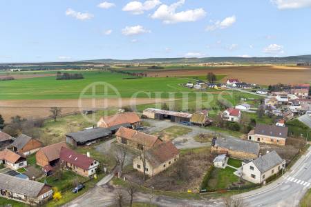 Prodej stavebního pozemku, 11 780 m2, centrum obce Stračov nedaleko Hradce Králové