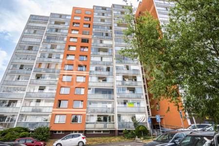 Prodej bytu 2+kk s lodžií, DV, 45m2, ul. Slévačská 902/11, Praha 9 - Hloubětín