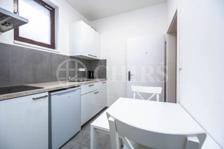 Pronájem bytu 1+kk, OV, 30 m2, ul. Husovo náměstí 10,  Hostivice