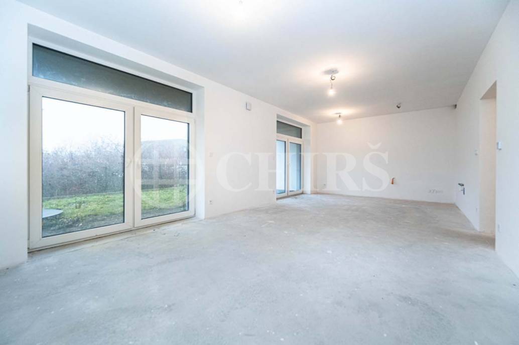 Prodej bytu 5+kk+pracovna s balkonem a zahradou, OV, 146m2, ul. Masarykova 1586/230, Rudná u Prahy