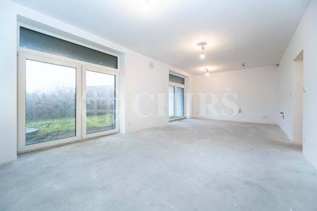 Prodej bytu 5+kk+pracovna s balkonem a zahradou, OV, 146m2, ul. Masarykova 1586/230, Rudná u Prahy