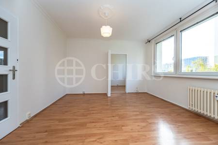 Pronájem bytu 2+1, 43m2, šatna, sklep ul. Na Betonce 1361/3, Praha 5 - Radotín