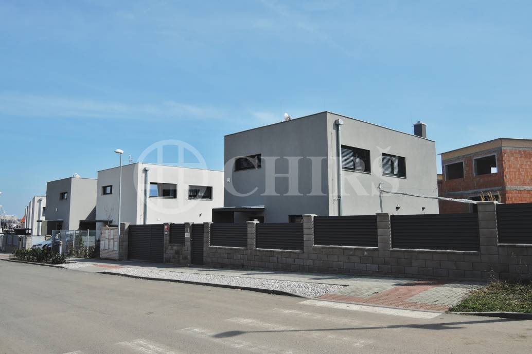 Prodej rodinného domu 4+kk, OV, 131m2, ul. Ve Výhledu, Praha 5 - Řeporyje