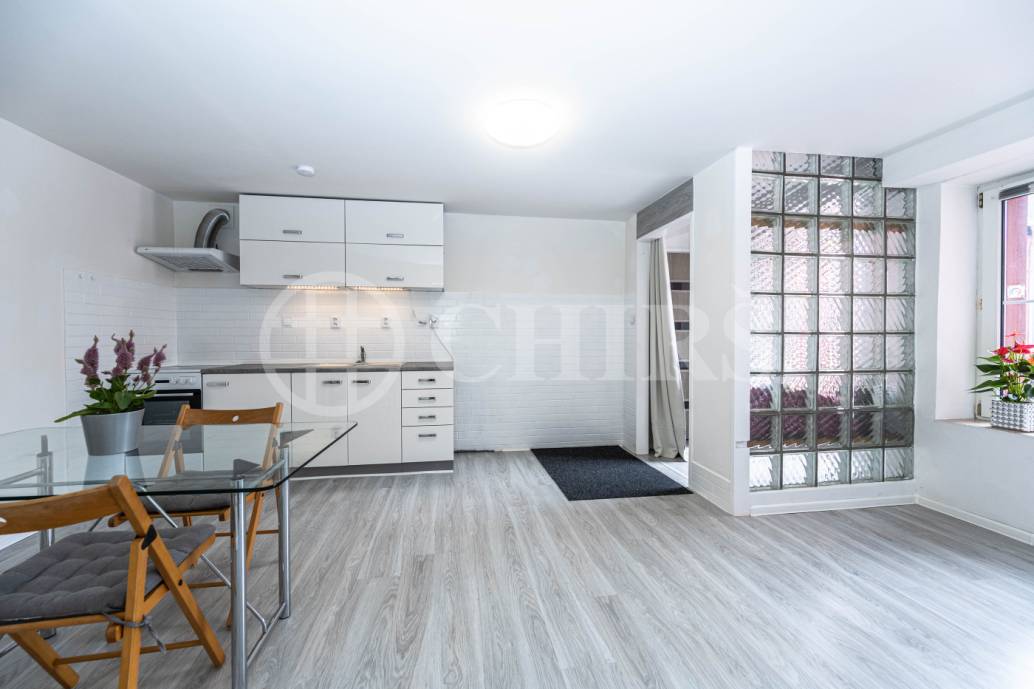 Prodej vícegeneračního rodinného domu s garáží, OV, U Cikánky 370/20, Stodůlky-Praha 5