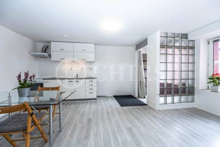 Prodej vícegeneračního rodinného domu s garáží, OV, U Cikánky 370/20, Stodůlky-Praha 5