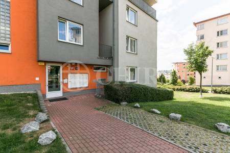 Prodej bytu 2+kk s garážovým stáním, OV, 54m2, ul. Symfonická 1496/9, Praha 13 - Stodůlky