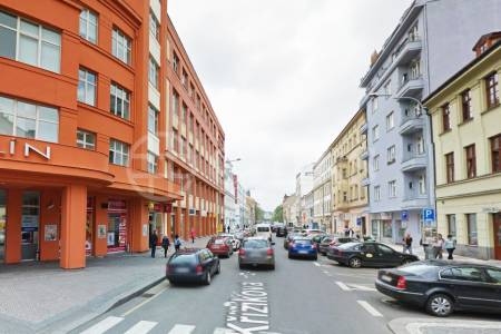 Pronájem bytu 1+1 s balkonem, OV, 37m2, ul. Křižíkova 328/81, Praha 8 - Karlín