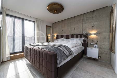 Prodej rodinného domu 5+kk s terasou, dvěma garážemi a zahradou, ul. K Rozvodně 1094/26, Praha 5 - Slivenec