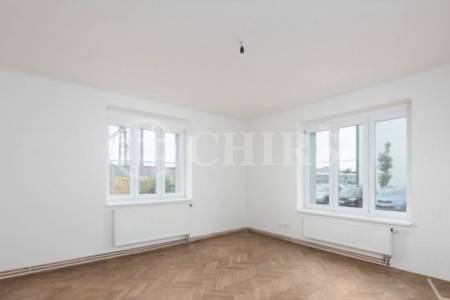 Prodej bytové jednotky 2+1, předzahrádka, parkovací stání, OV, 90,9 m2, ul. U Pekáren 253/2, Praha 15 - Hostivař