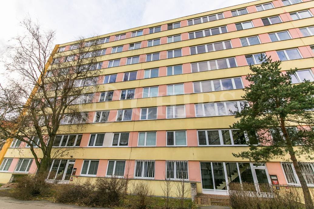 Pronájem bytu 2+kk s lodžií, OV, 40m2, ul. Bítovská 1212/10, Praha 4 - Michle
