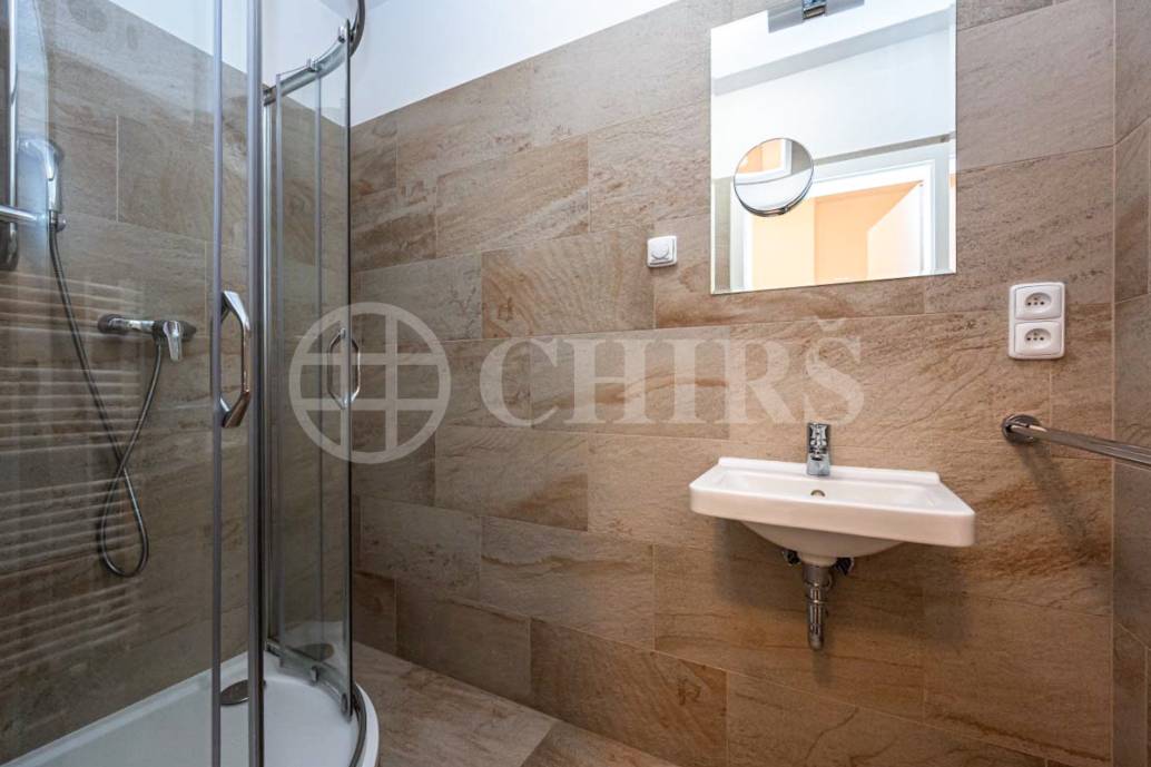 Pronájem rodinného domu 5+kk, OV, 253m2, ul. Hlavní 986, Hole u Průhonic, Praha-západ