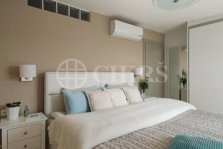 Pronájem mezonetového bytu 3+kk, 116 m², OV, Vršovická 808/30, Praha 10 – Vršovice.