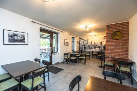 Pronájem restaurace, OV, 140m2, ul. Husovo nám., Hostivice