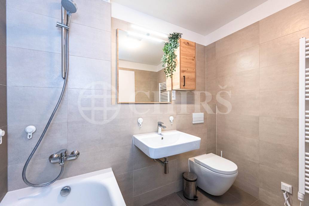 Pronájem bytu 3+kk, 77m² s předzahrádkou, sklepem a garážovým stáním, OV, ul. Bělohlávkova 3158/6, Praha 5 - Stodůlky