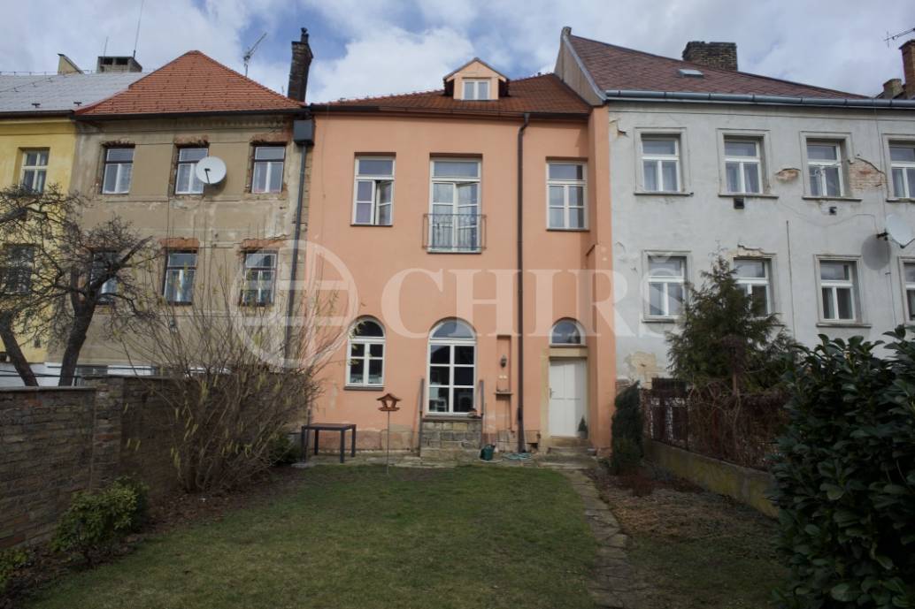 Prodej historického nájemního domu se 6 byty, zahradou, 453 m2, Náměstí Svobody 15, Jičín