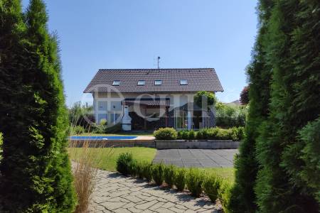 Prodej rodinného domu, 5+kk, 158 m2, Nová Ves u Prahy, okres Praha-východ.