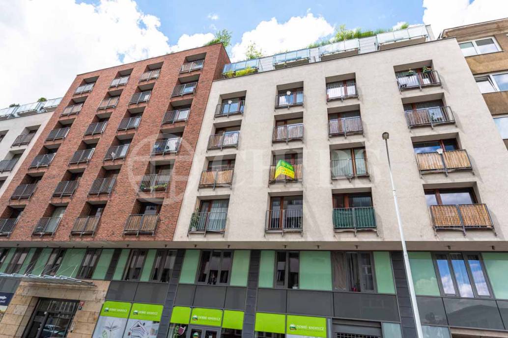Prodej bytu 2+kk se dvěma lodžiemi, OV, 50m2, ul. V Háji 1092/15, Praha 7 - Holešovice