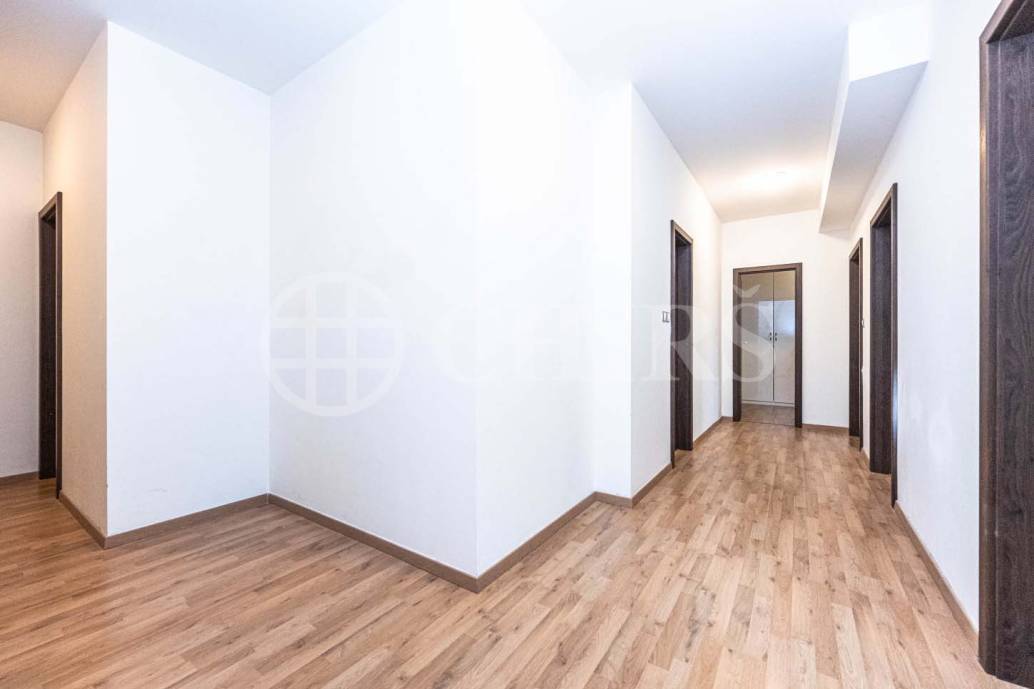 Prodej bytu 3+kk s balkonem, sklepem a garážovým stáním, OV, 102m2, ul. Voskovcova 1130/26, Praha 5 - Barrandov