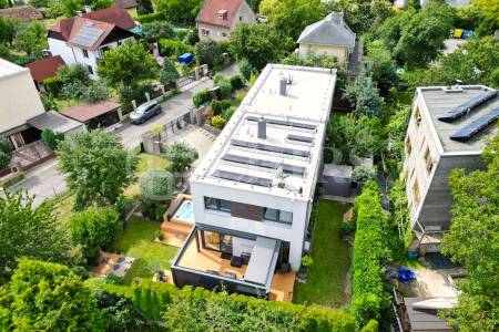 Prodej rodinného domu 5+kk s terasou, dvěma garážemi a zahradou, ul. K Rozvodně 1094/26, Praha 5 - Slivenec