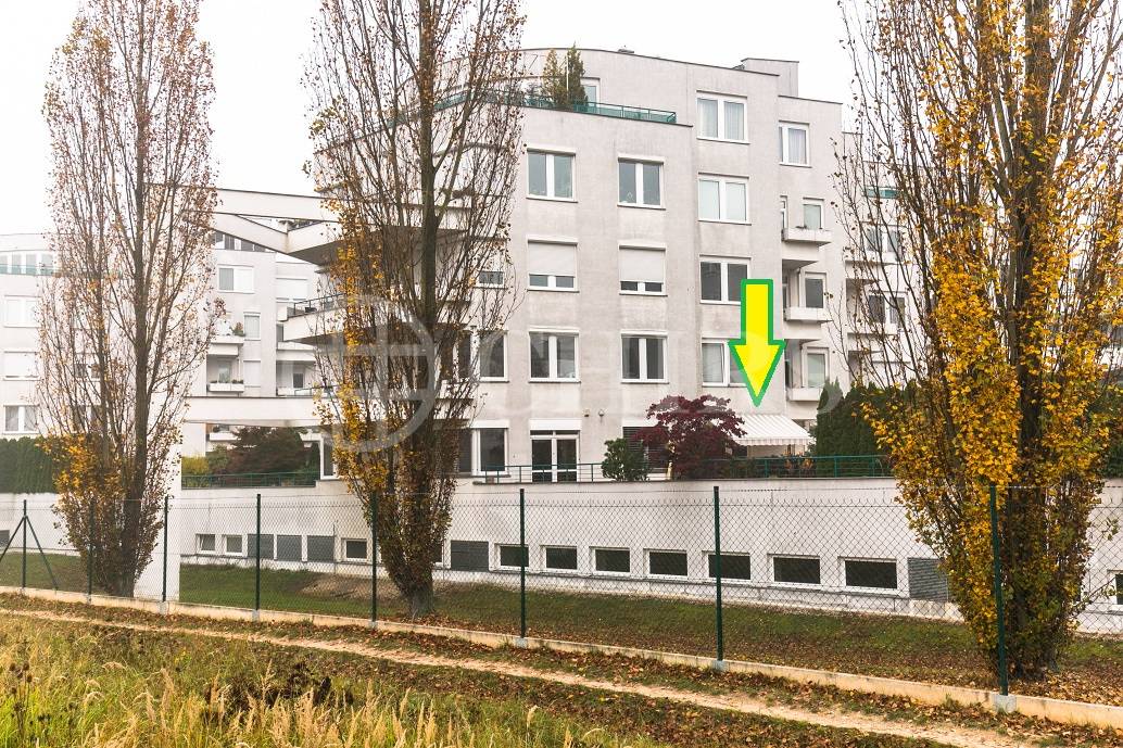 Prodej bytu 2+kk s předzahrádkou a terasou, OV, 49m2, ul. Högerova 1098/15, Praha 5 - Hlubočepy