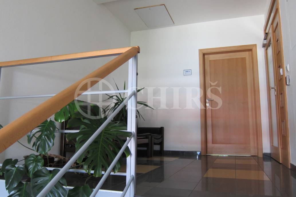 Pronájem  3 kanceláří, OV, 2x30m2+1x15m2, ul. Do Koutu 2073/1a, P-4 Komořany