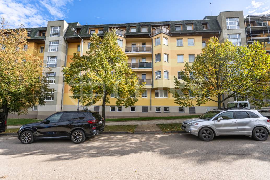Prodej bytu 3+1 s  terasou, OV, 75 m², ul. Voskovcova 1075/61,  Praha 5 – Barrandov