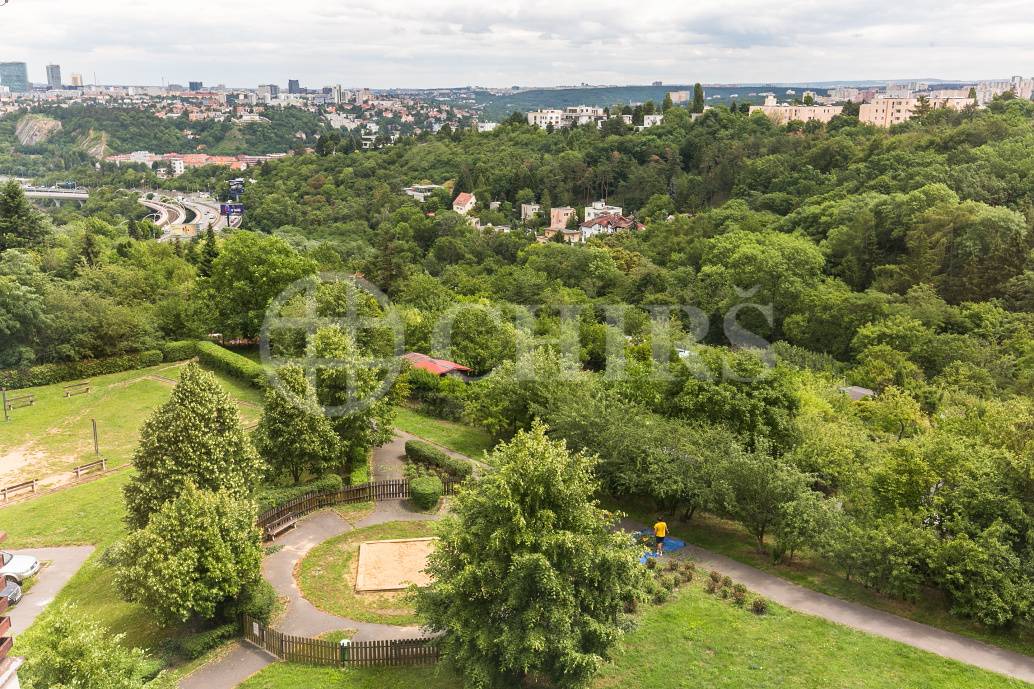 Prodej bytu 2+kk s lodžií, DV, 44m2, ul. Devonská 1000/3, Praha 5 - Barrandov